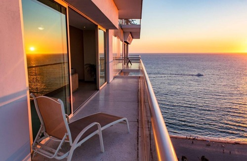 North Hotel Zone Apartment | Peninsula Vallarta Condo