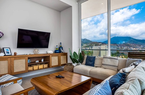 Las Glorias House | Penthouse ∙ 4 bedrooms ∙ 10 guests