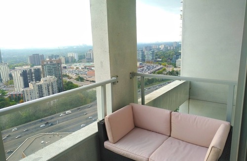 Henry Farm Condo | Penthouse with swimming pool, saunas, fitness room, BBQ area and indoor carwash.