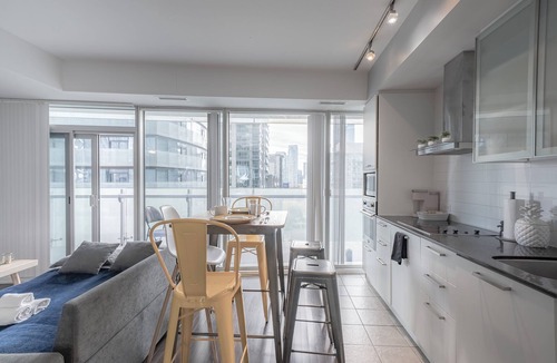Central Waterfront Hotel | Perfect 2-bedroom 1Bath with AC in enjoyable Toronto