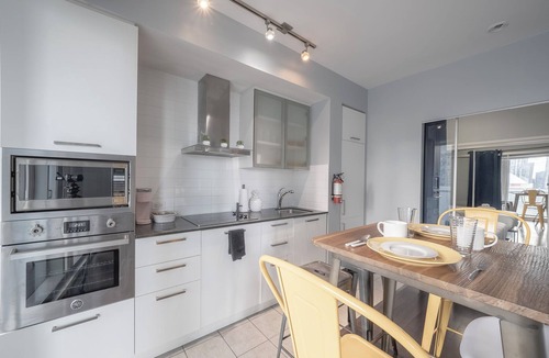 Central Waterfront Hotel | Perfect 2-bedroom 1Bath with AC in enjoyable Toronto