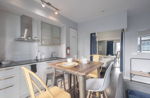 Central Waterfront Hotel | Perfect 2-bedroom 1Bath with AC in enjoyable Toronto