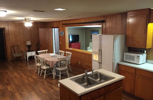 Port Royal House | Perfect for PI graduations and Lowcountry getaways, close to PI and Sands Beach.