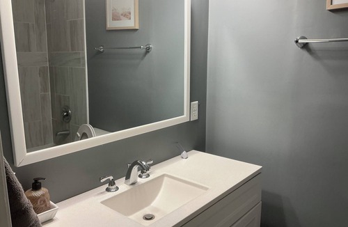 Oxford Bed & Breakfast | PERFECT MIAMI STAY 4-bedroom 2 bath with luxury shower in O
