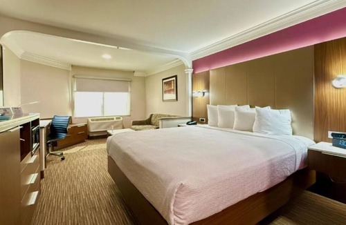 Inglewood Hotel | Perfect Stay Near Beaches & Family Attractions | Universal & Disneyland
