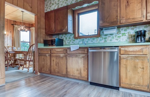 Seaside House | Pet Friendly Beachfront Home, on the Promenade, Steps to the Sand, Close to Town