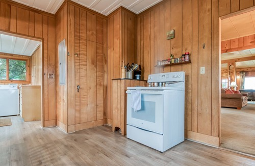 Seaside House | Pet Friendly Beachfront Home, on the Promenade, Steps to the Sand, Close to Town