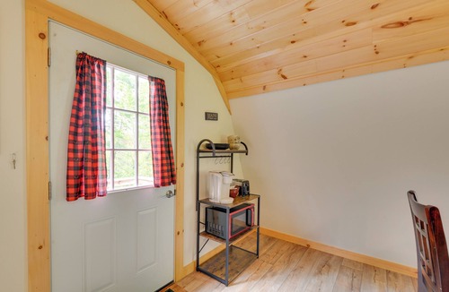 Stockton Springs Apartment | Pet-Friendly Prospect Apartment: 7 Mi to Beach!