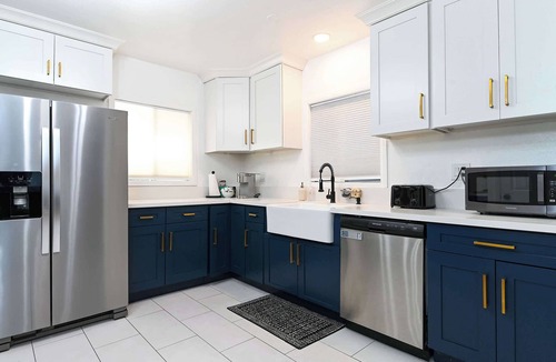 Alamitos Beach House | Pet Friendly, Walk to Beach, Sleep 8, World Cup