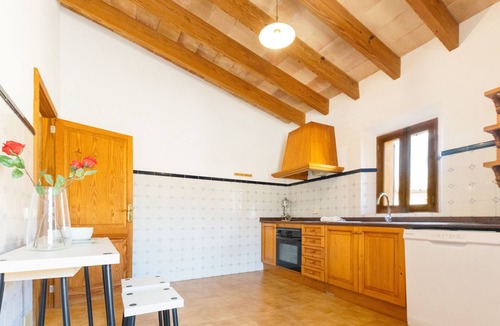 Es Llombards House | Petita des Llombards: Charming finca right in the village with courtyard pool