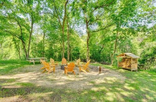 Lake Elmo House | Picturesque Lake Elmo Cottage w/Fire Pits!