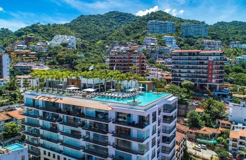 Romantic Zone Condo | PIER 57 - 710 | 2BR Amazing & Luxurious Penthouse