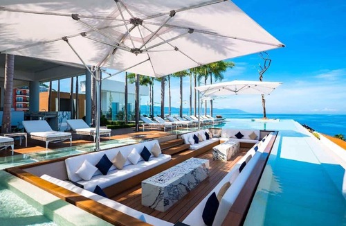 Romantic Zone Condo | PIER 57 - 711 | 1BR Penthouse Fabulous Views in PV