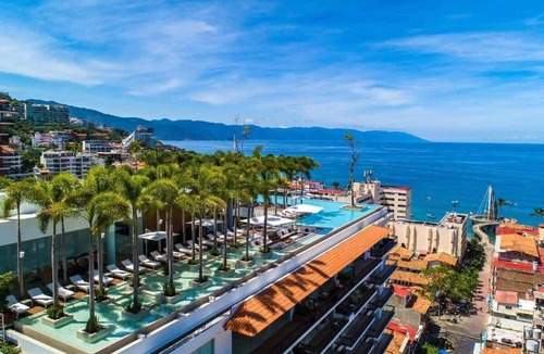 Romantic Zone Condo | PIER 57 - 711 | 1BR Penthouse Fabulous Views in PV