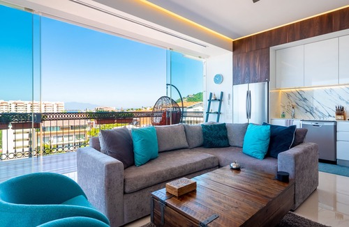 Romantic Zone Condo | Pier 57 Stunning Ocean View Corner Unit w/Balcony