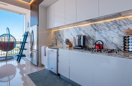 Romantic Zone Condo | Pier 57 Stunning Ocean View Corner Unit w/Balcony