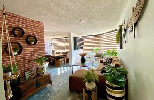 Zapopan Apartment | Planta Baja Enorme, Jardín, Parking, Hasta 11 Pax