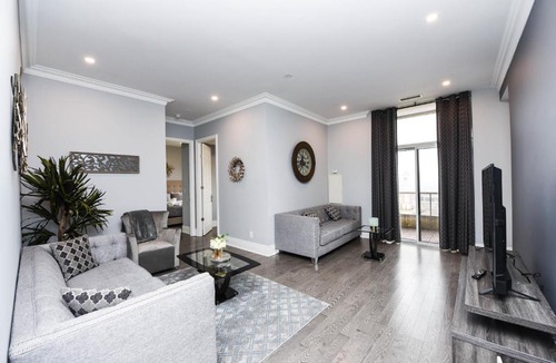 Downtown Mississauga Apartment | PlanURstay -Luxurious Grand Penthouse in Mississauga Square one