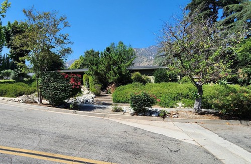 Altadena House | PLATINUM STAYS IN ALTADENA