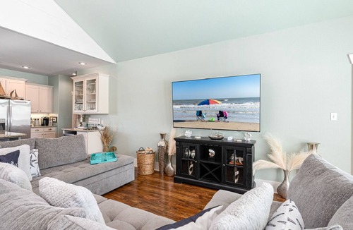 Crystal Beach House | Playa Ancha - Beautifully appointed house close to beach!