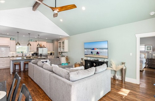 Crystal Beach House | Playa Ancha - Beautifully appointed house close to beach!