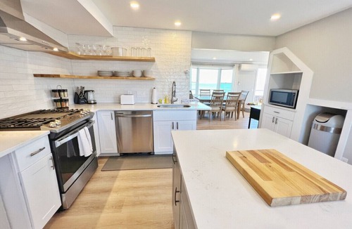 Newbury Apartment | Plum Island Beachhead: Beachfront & Views! Condo