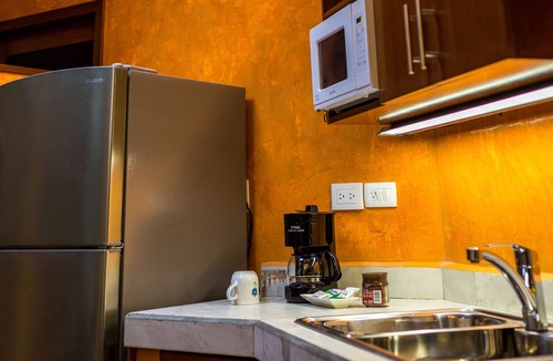 Centro Apartment | Plunge pool view! studio w/Netflix, wine cooler, etc. .9 mi. from central sq.
