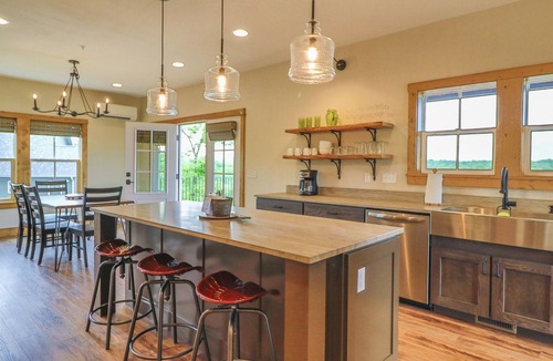Kimberling City Cabin | Poolside Cabin #11 (3 bedroom cabin, Modern, Scenic Views, oversized deck.)
