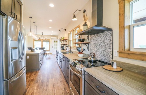 Kimberling City Cabin | Poolside Cabin #11 (3 bedroom cabin, Modern, Scenic Views, oversized deck.)