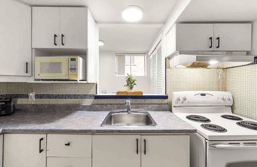 Rosemont-La Petite-Patrie Apartment | Pop Art Star Studio Cozy Stay in Rosemont