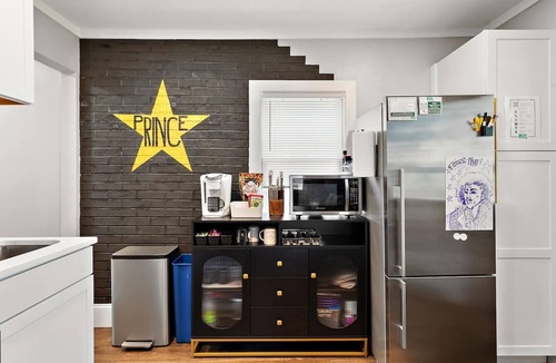Wenonah House | Prince-Themed Cozy Retreat Near Airport & Mall