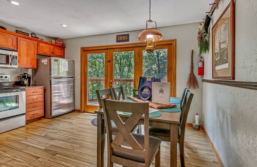 Blue Eye Cottage | Private 40-Acre Cottage, Hot Tub, Pool Table & Car Charger