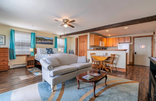 Lincolnville Apartment | Private Balcony with Beach and Water Views - Sunrise