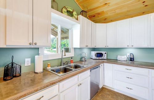 Hiwassee Cottage | Private Beach! Home w/2 Guest Cabins in Hiwassee