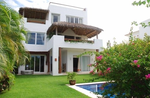 La Cruz de Huanacaxtle House | Private Beach House - Sandy Beach with Surf Break/