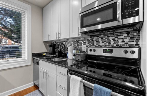 Northeast Hotel | Private City Condo+ 2BD+1Bath+Free Street Parking