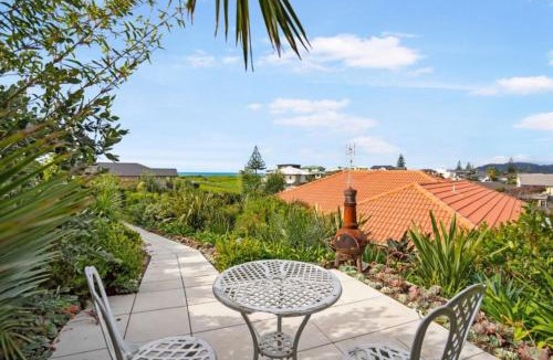 Coastlands House | Private Coastal Sanctuary - 50m from Stunning Beach!