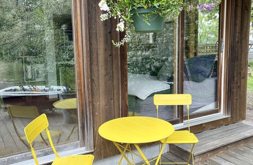 Pond Cove Cottage | Private Contemporary Artist's Tree House on two acres with perennial gardens.
