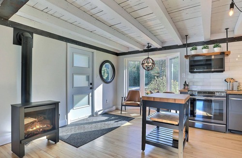 Stanstead Township Ski Chalet | °Private dock°Lakefront°Hot Tub°Fireplace°Sunset°