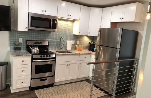 Greenwood Apartment | Private East Nashville Loft, walkable to many award wining restaurants and bars.