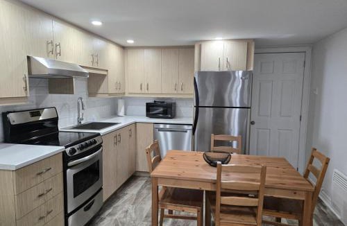 Longueuil Apartment | Private Entry-Modern & Bright Longueuil Suite