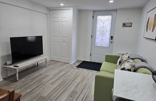 Longueuil Apartment | Private Entry - Modern & Bright Longueuil Suite