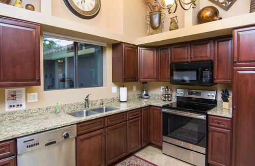 Buenavante House | Private Playground: Golf | Pool Table and Hot Tub!
