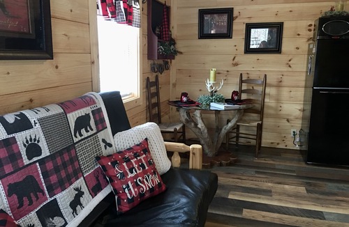 Bladensburg Cabin | Private Secluded Cabin w/hot tub