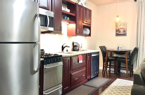 Sand Lake Apartment | Private Upscale Cozy APT Guests Love -W/D -WiFi -Kitchen in Good Neighborhood