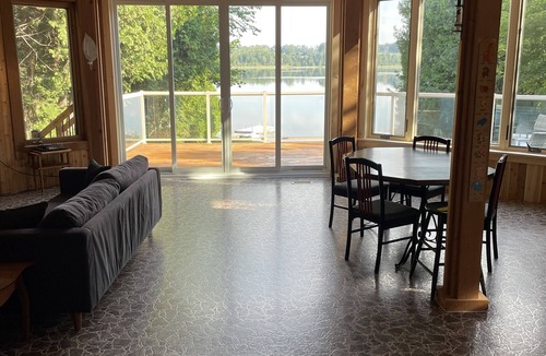 West Grey Cottage | Private Waterfront Getaway on Townsend Lake