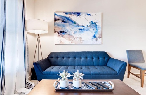 Old Town West Apartment | Professionally Decorated 1 BR With King Bed Only 4 Minutes from Metro/ Close to Old Town