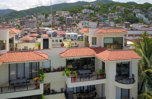 Colonia 5 de Diciembre Condo | 🍹PUERTA AL MAR🍹 PENTHOUSE/BEACHFRONT–5 BALCONIES/POOL/STEPS 2 TOWN–WONT LAST!