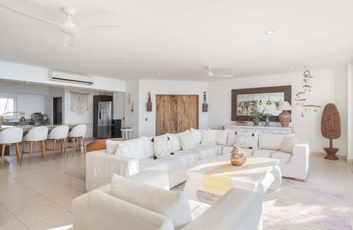 Emiliano Zapata Apartment | Punta Vista 1 501 · Oceanfront Luxury