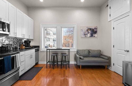 Northeast Hotel | Quaint 2BD Condo+ City living flat+Private Parking